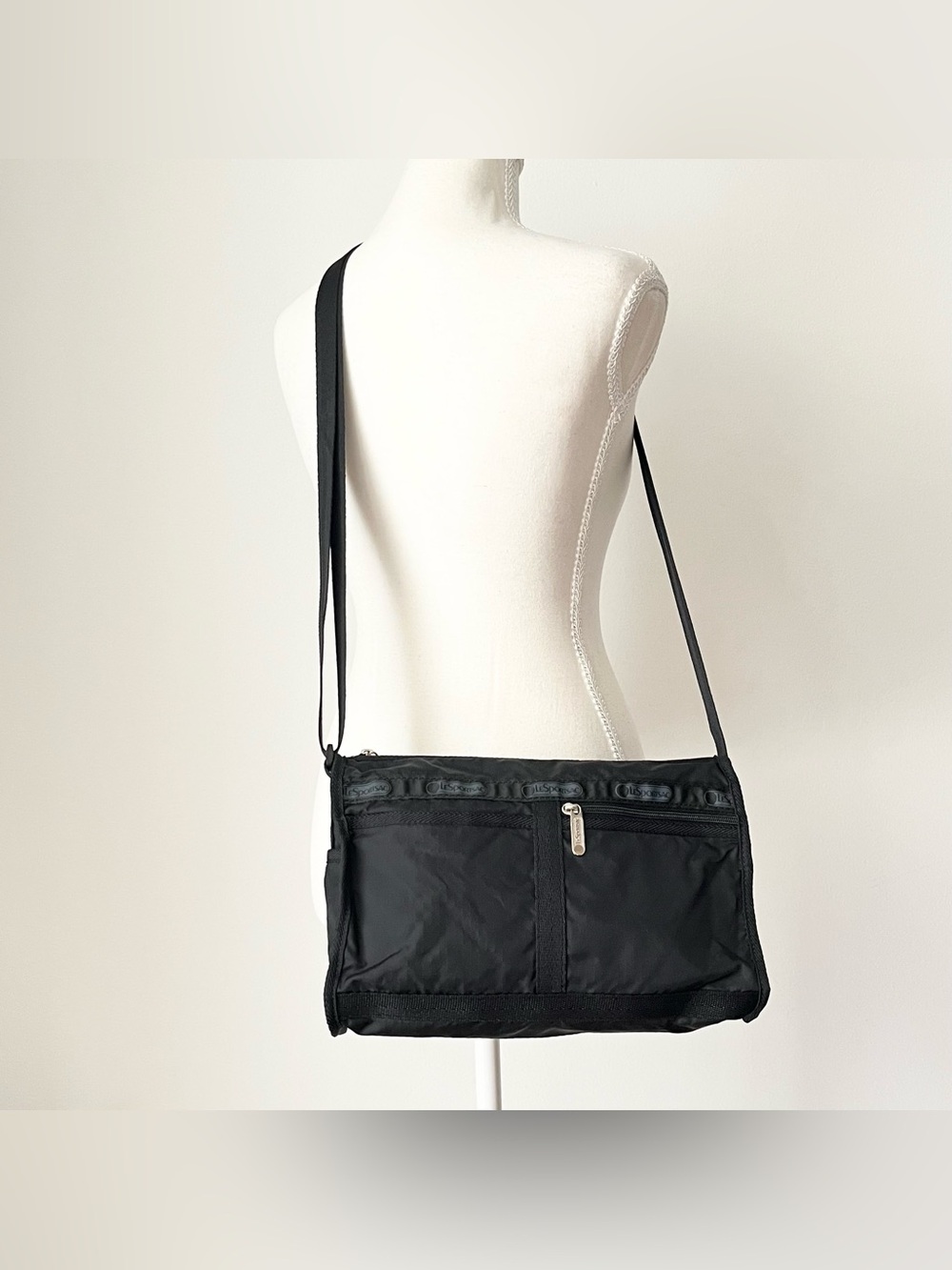 NEW LeSportsac Classic Deluxe Shoulder Crossbody Bag + Nylon Pouch Black RARE - Picture 3 of 9